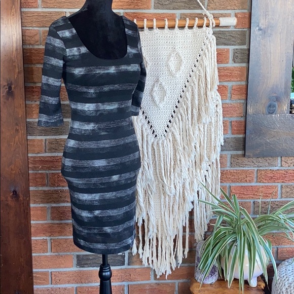 💼 Le Chateau Bodycon Dress - Picture 1 of 6